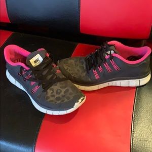 Women’s tennis shoes
